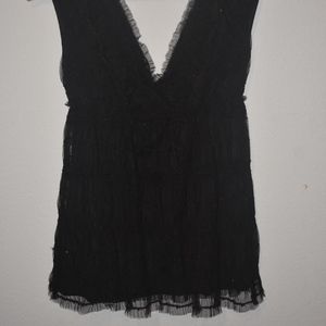 MAX STUDIO Pretty low cut black top